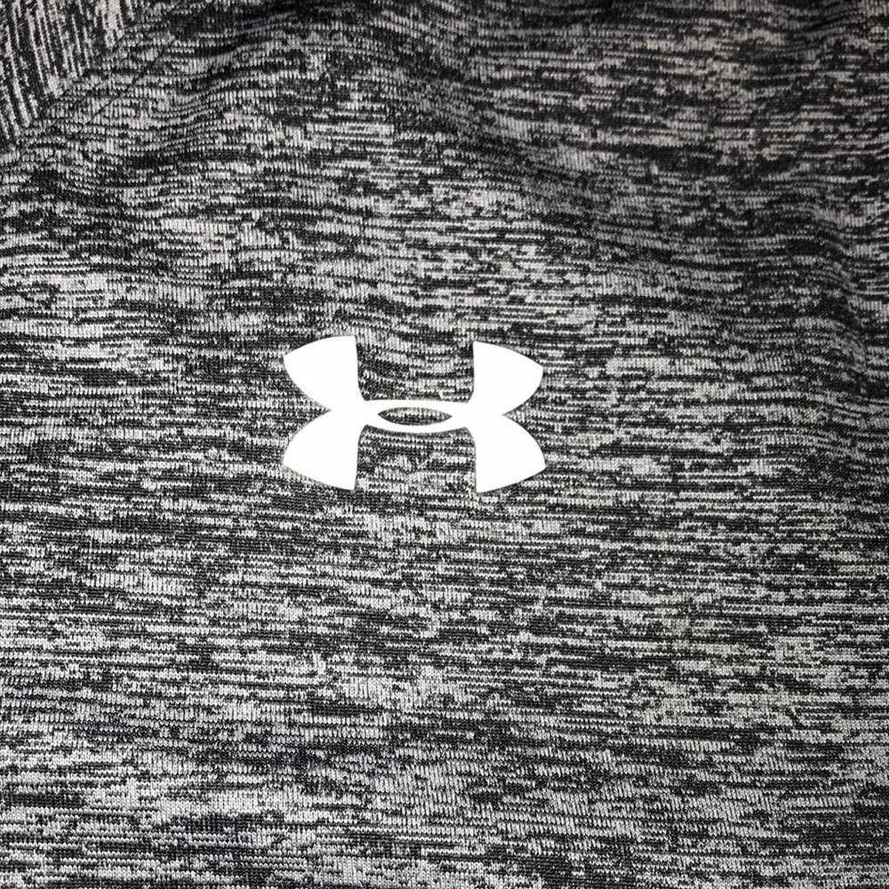 Under Armour pull over 1/4 zip L